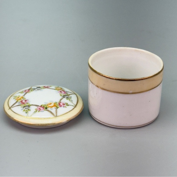 Vintage Handpainted Nippon 
Lidded Trinket Ring Box - Picture 5 of 8